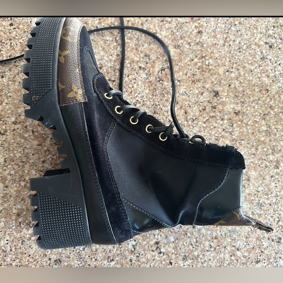 Authentic LouisVuitton Laureate Platform Desert Boot, Black 37.5, VGUC - Picture 16 of 16